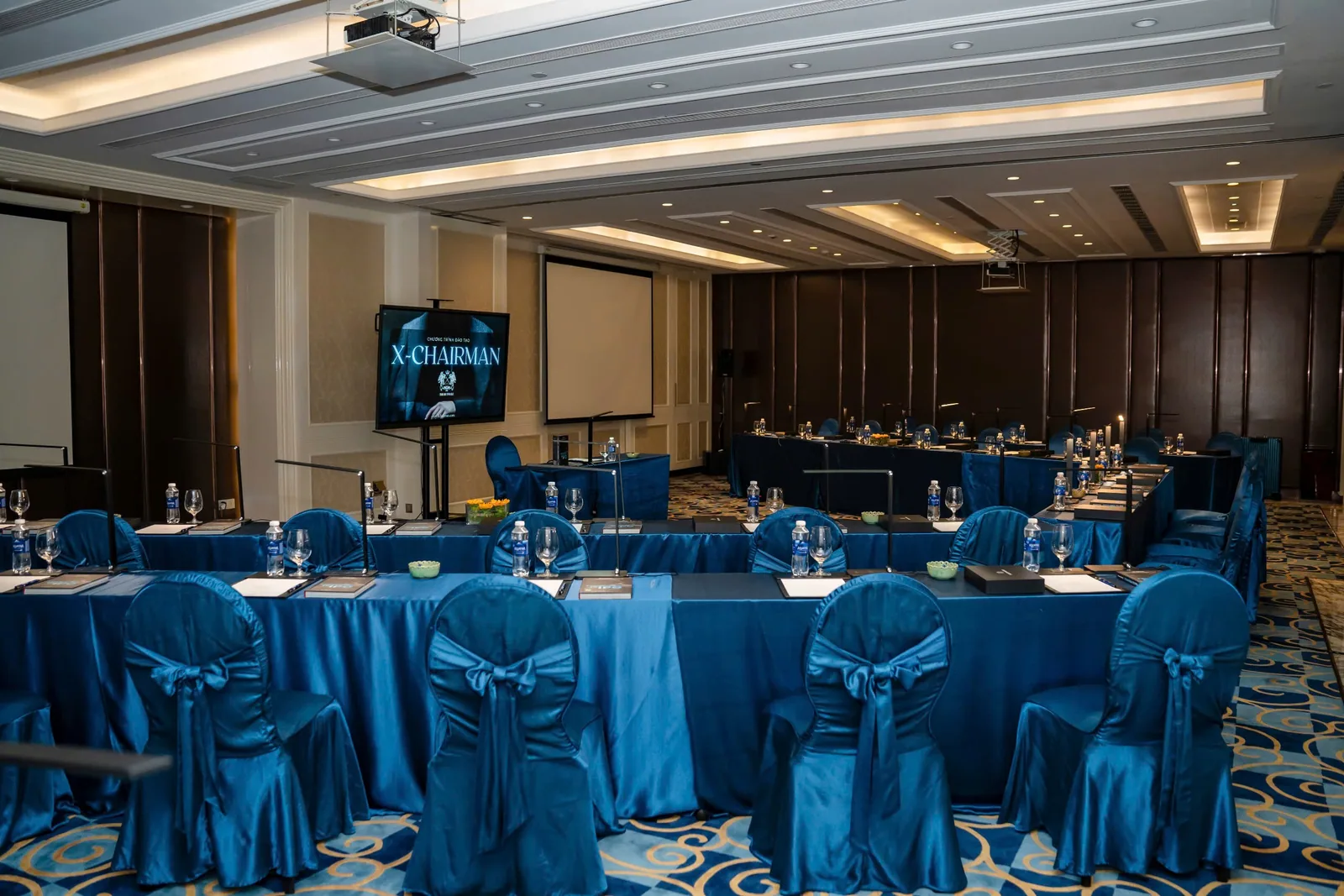Phòng học được chuẩn bị cho chương trình XChairman